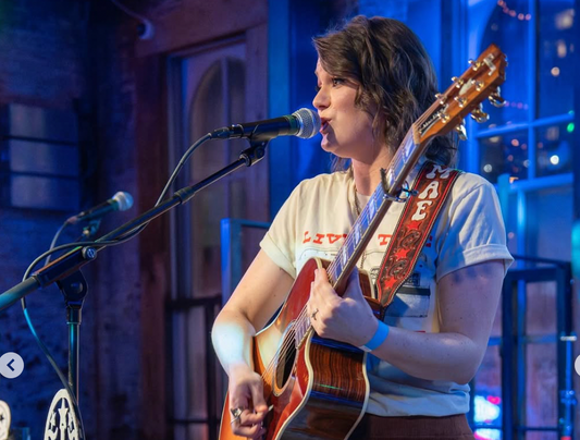 Mae Estes - Town Left Me (Live Performance Review)